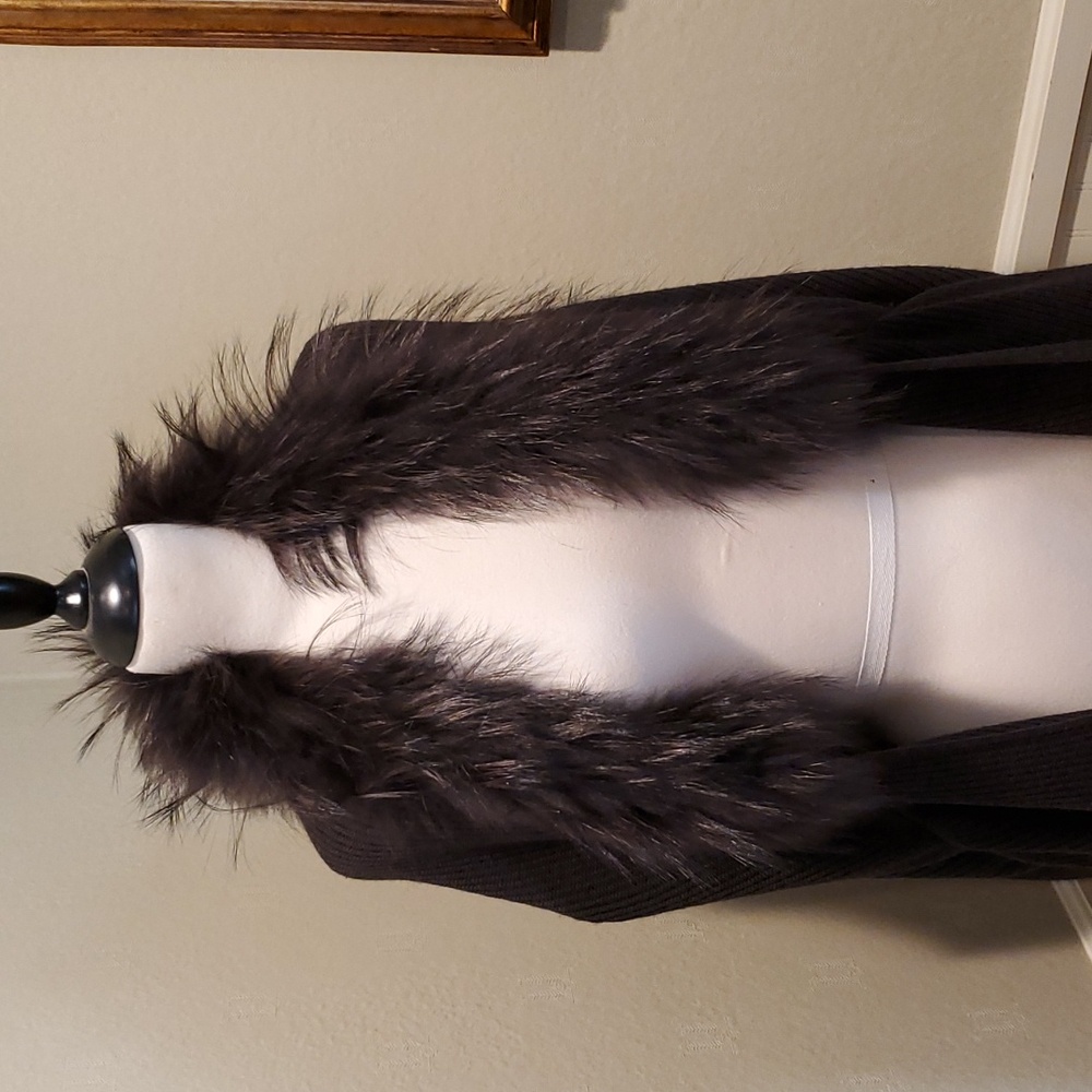Worth N.Y. raccoon fur collar knit shawl